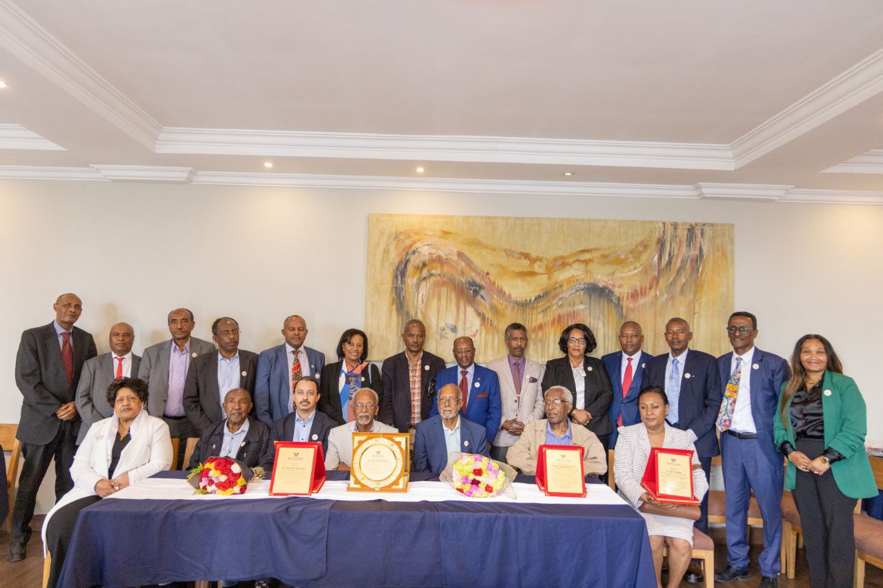 የሆስፒታላችን መስራችና ባለራዕይ የሆኑት ዶ/ር እልሁ ፈለቀ